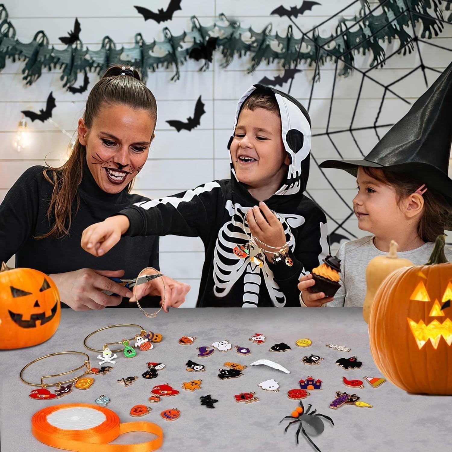 Halloween Charms 110 Stück 🎃 Gold Emaille Anhänger für Schmuck Basteln