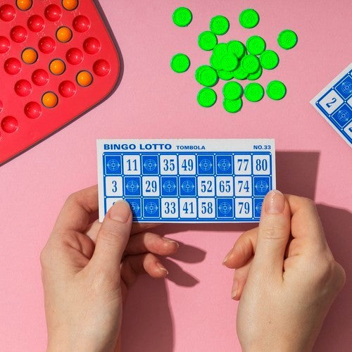 Bingo-Spiel für Kinder und Familien – Komplettes Spielset mit Ziehmaschine, Kugeln und Karten