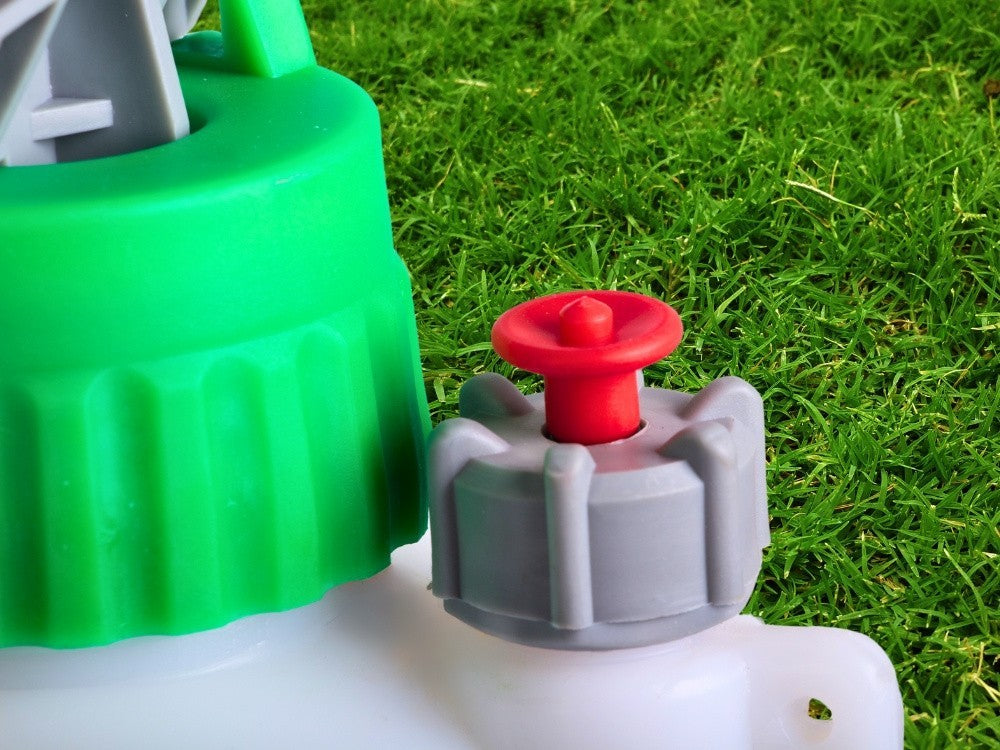 Drucksprüher 5 Liter mit Schultergurt – Gartenspritze Handsprüher mit Lanze und verstellbarer Düse für Garten, Pflanzenpflege und Reinigung