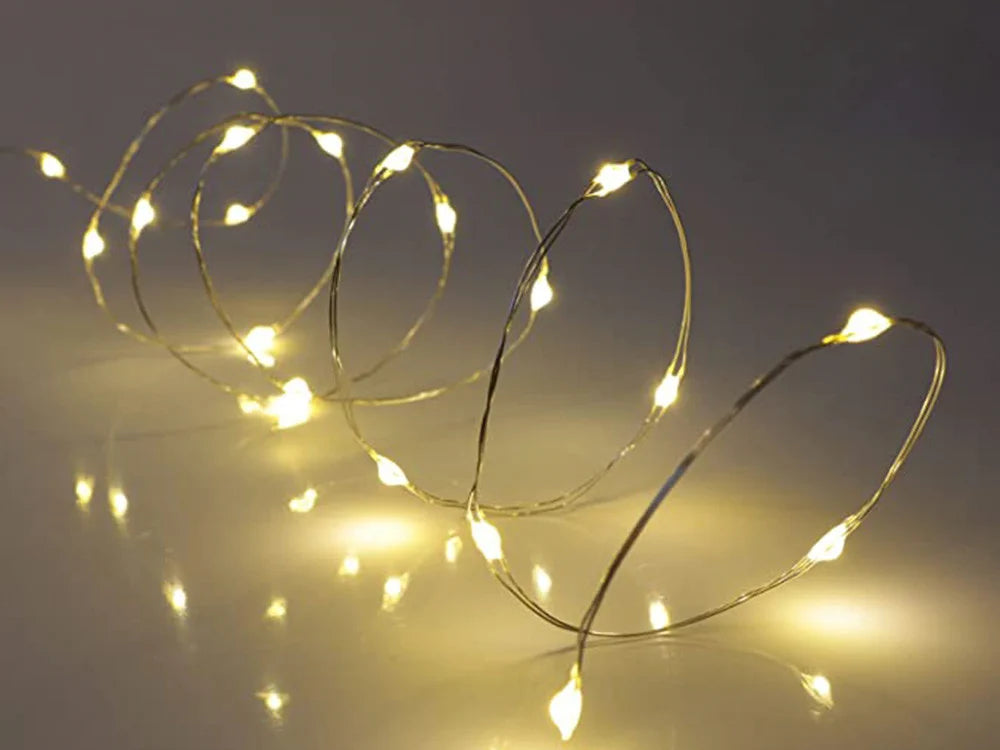 LED Lichterkette 10 m mit 100 LEDs – warmweiße Drahtlichterkette mit Batteriebetrieb für Weihnachten & Dekoration