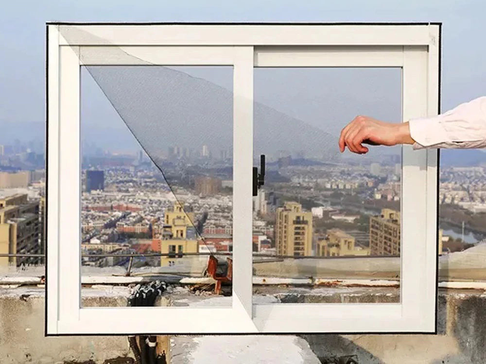 Schützen Sie Ihr Zuhause effektiv vor Mücken, Fliegen und anderen Insekten – mit dem Moskitonetz für Fenster 130x150 cm in Schwarz. Ideal für Schlafzimmer, Küche, Balkon- und Terrassentüren.