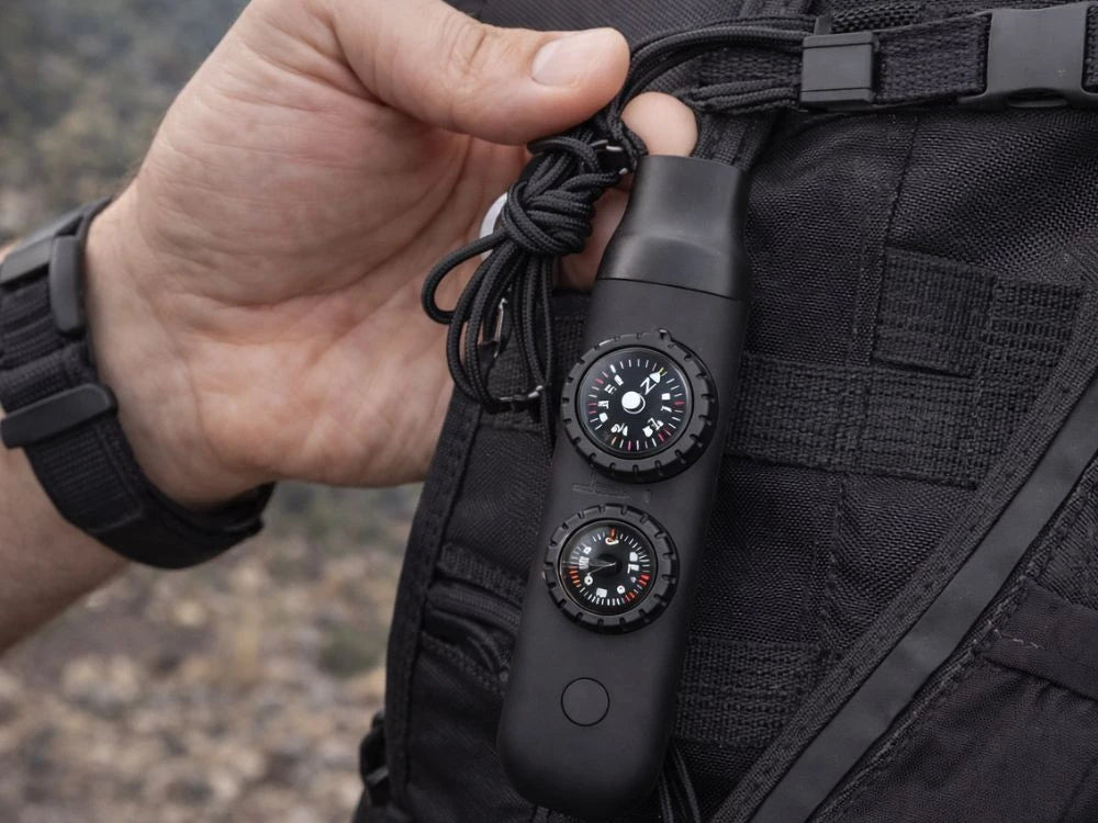 Survival Pfeife 5in1 mit Kompass, Taschenlampe, Thermometer & Lupe – Outdoor Multifunktionspfeife mit Umhängeband